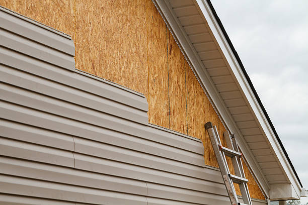 Professional Siding Installation technician working in Wadsworth, OH